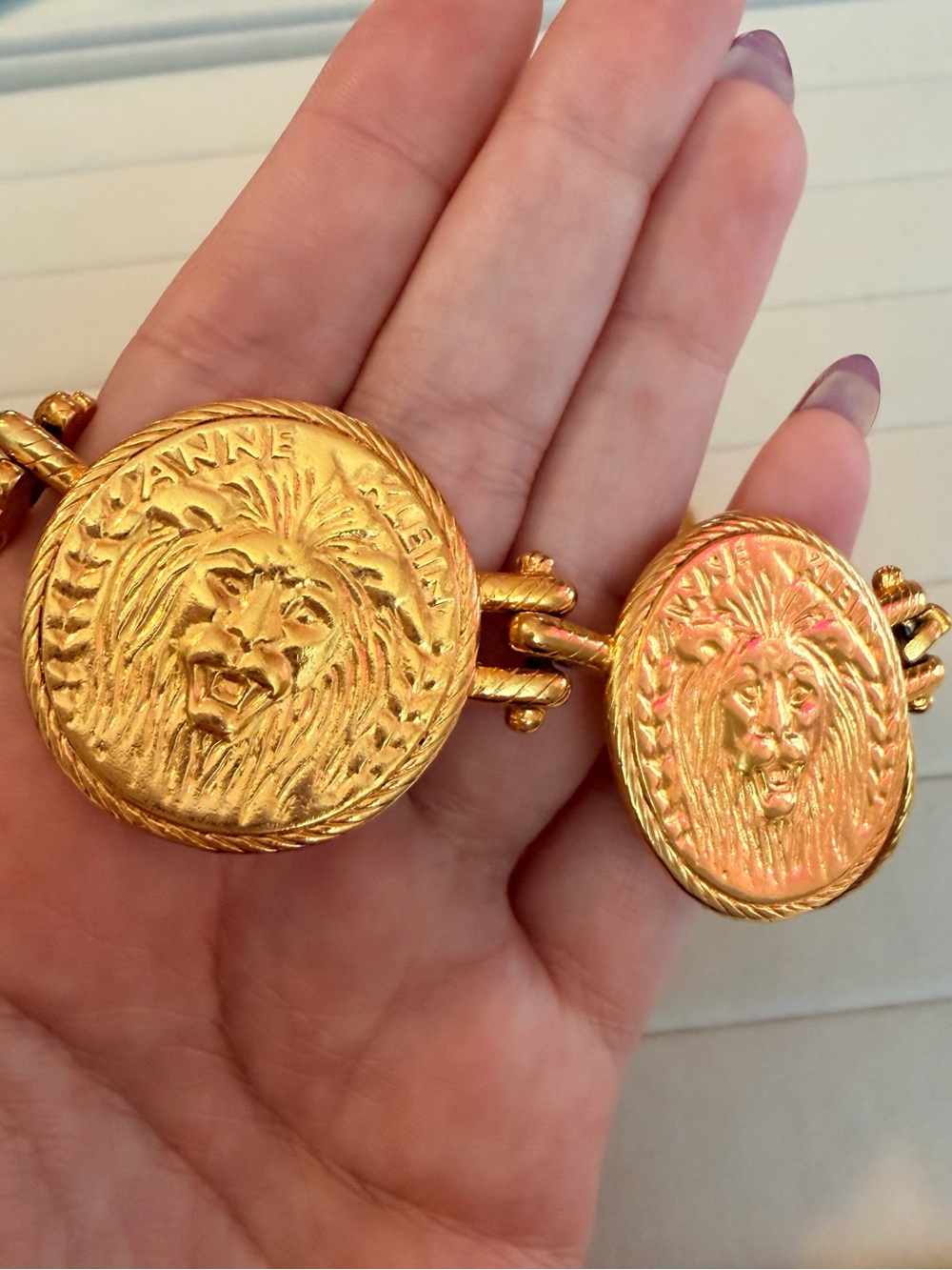 Vintage Anne Klein Gold Tone Lion Medallion Statement Necklace Toggle Clasp NWT - Picture 13 of 13